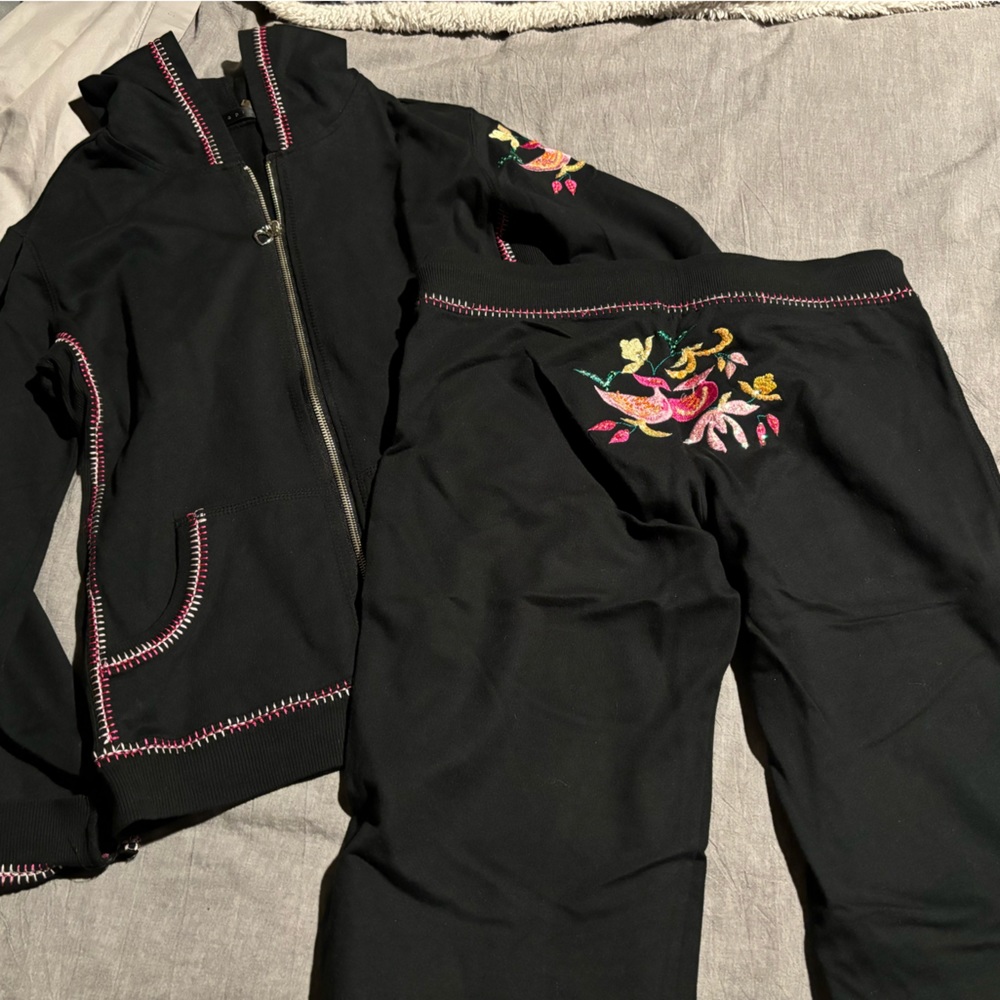 Black women’s sweat suit.